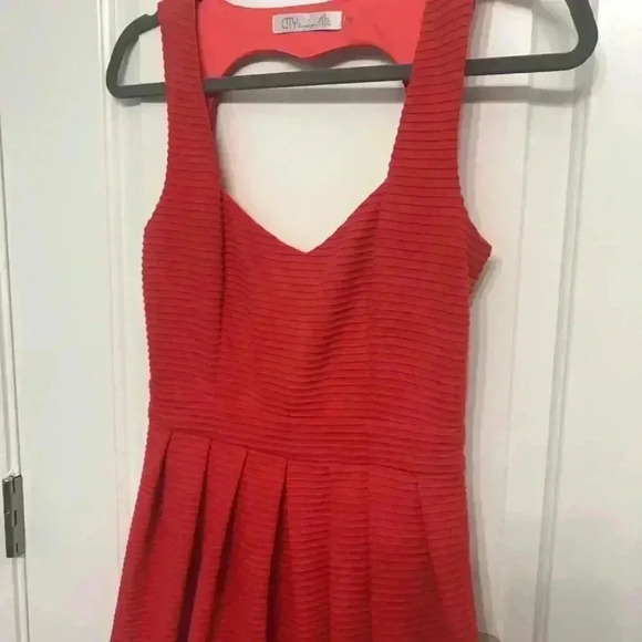 City by Windsor Red Heart Shape Open Back Dress - Picture 5 of 7